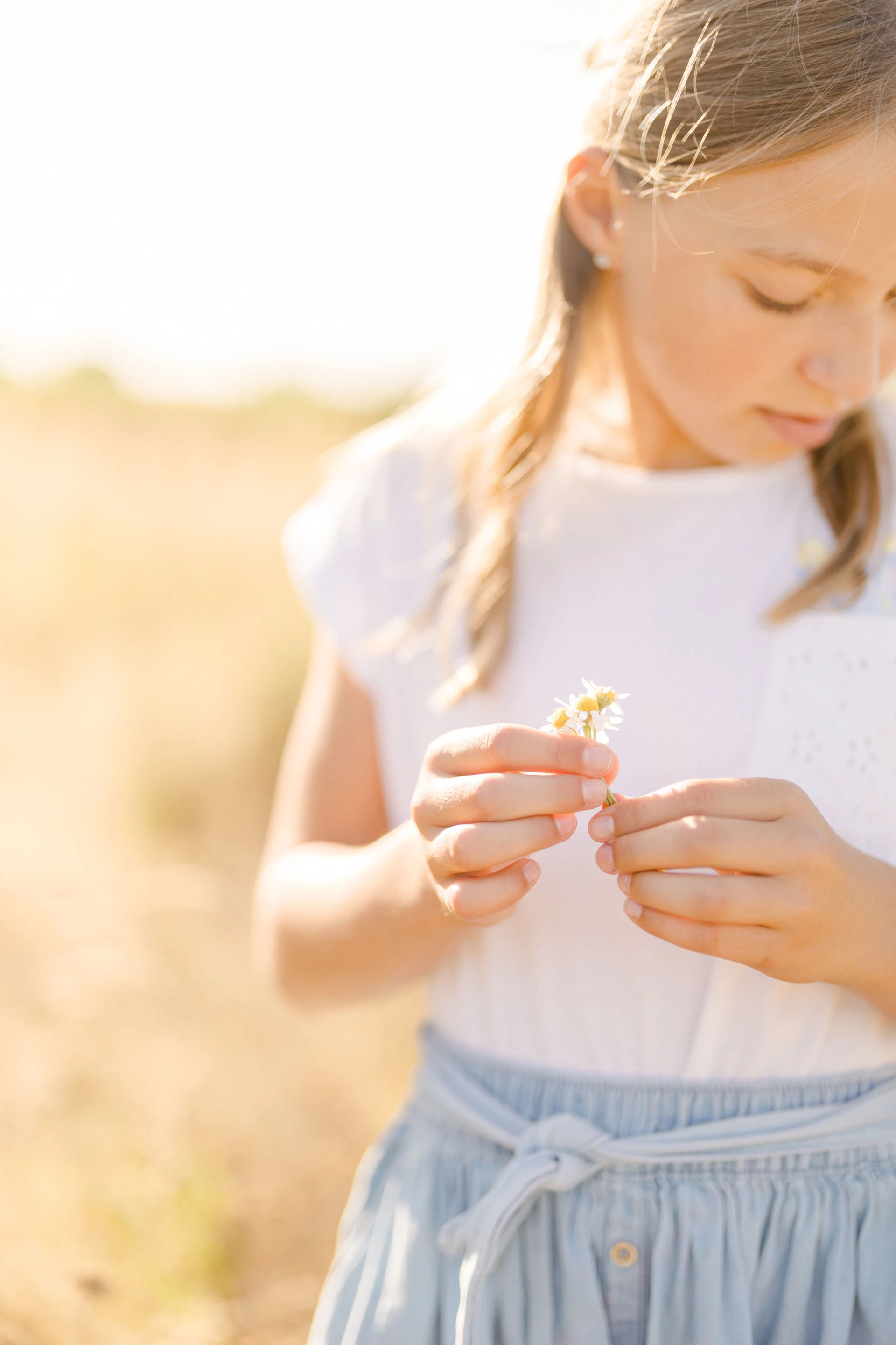 enfant rose bonheur marron gris